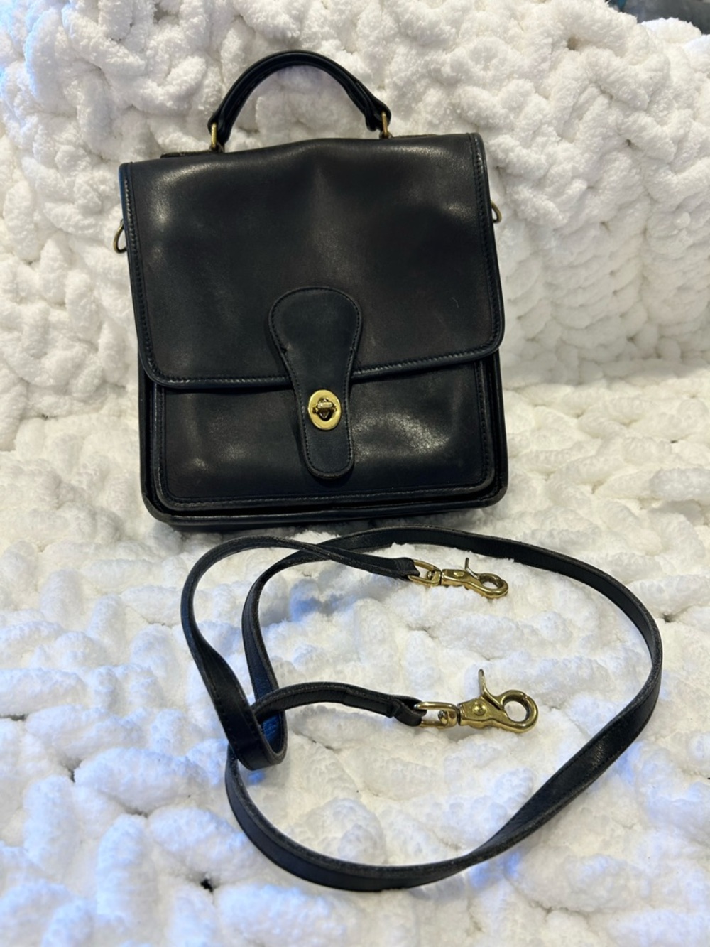 Vintage Coach Crossbody Black Cowhide purse